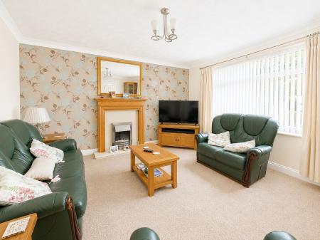 3 bedroom Semi-detached house for sale in Sykes Lane, Saxilby, LN1