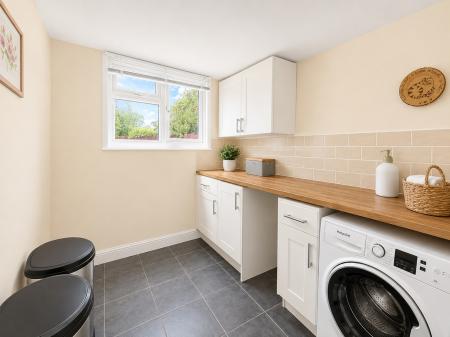 3 bedroom Semi-detached house for sale in Sykes Lane, Saxilby, LN1