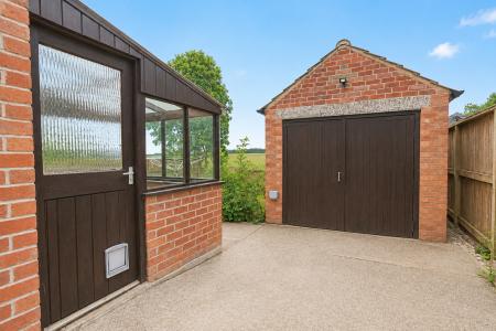 2 bedroom Bungalow for sale in Riseholme Lane, Riseholme, LN2