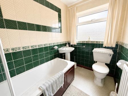 3 bedroom Detached bungalow for sale in The Link, Bracebridge Heath, LN4