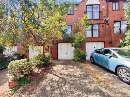 3 bedroom Town house to let in Friars Lane, Lincoln, LN2