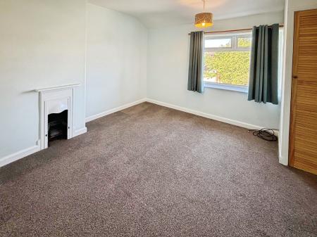 3 bedroom Semi-detached house to let in Moorland Avenue, Lincoln, LN6
