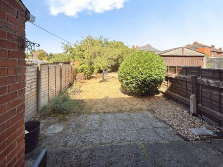 3 bedroom Semi-detached house to let in Moorland Avenue, Lincoln, LN6