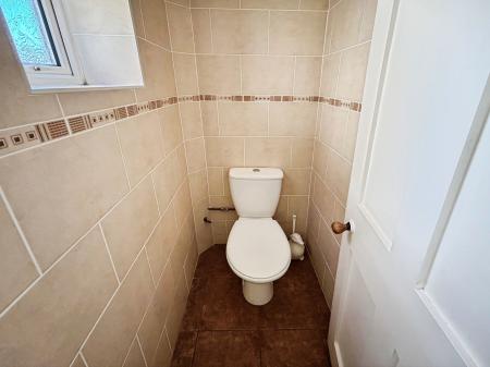 3 bedroom Semi-detached house to let in Moorland Avenue, Lincoln, LN6