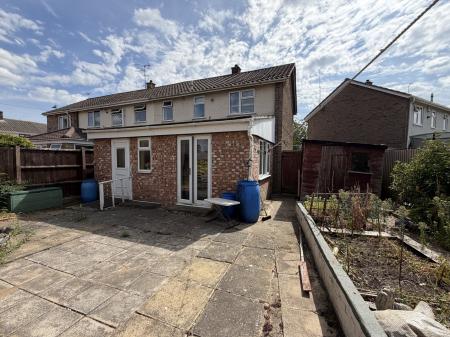 2 bedroom End of terrace house for sale in Linnett Close, Lincoln, LN6