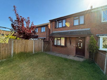 3 bedroom Semi-detached house to let in Brigg Close, Lincoln, LN6
