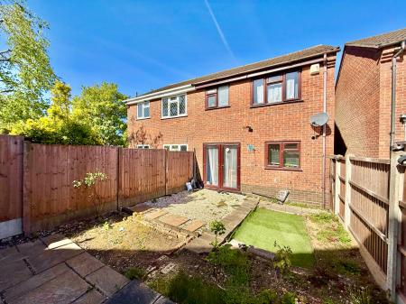 3 bedroom Semi-detached house to let in Brigg Close, Lincoln, LN6
