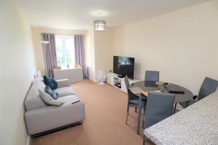 2 bedroom Flat to let in Riverside Drive, Lincoln, LN5