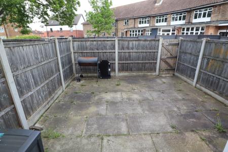 4 bedroom Terraced House to let in St Botolphs Crescent, Lincoln, LN5