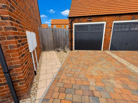 3 bedroom Detached house for sale in Rowan Avenue, Saxilby, LN1