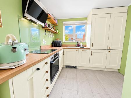 3 bedroom Semi-detached house for sale in Laughton Way North, Lincoln, LN2