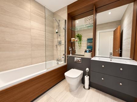 2 bedroom Apartment for sale in One The Brayford, Brayford Wharf North, Lincoln, LN1