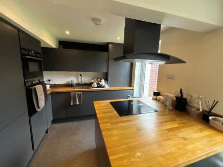 3 bedroom Flat to let in Brant Road, Waddington, LN5
