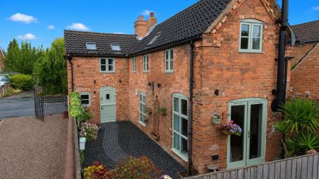 Lincoln Road, Fenton, LN1