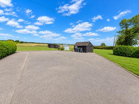 2 bedroom Detached bungalow for sale in Fen Road, Washingborough, LN4
