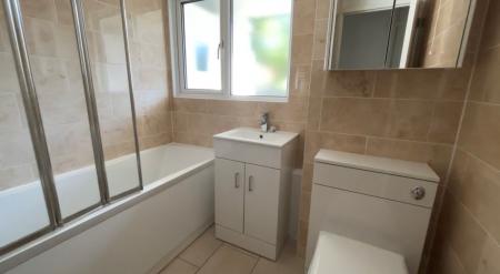 2 bedroom Flat to let in Khormaksar Drive, Nocton, LN4