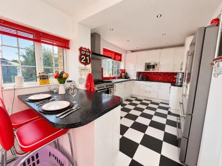 4 bedroom Detached house for sale in Richards Avenue, Lincoln, LN6