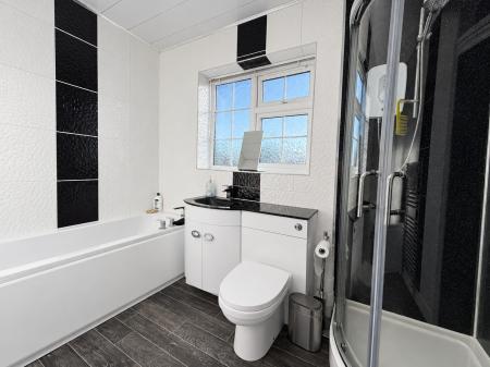 4 bedroom Detached house for sale in Richards Avenue, Lincoln, LN6