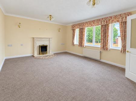 2 bedroom Flat for sale in Minster Court, Bracebridge Heath, LN4