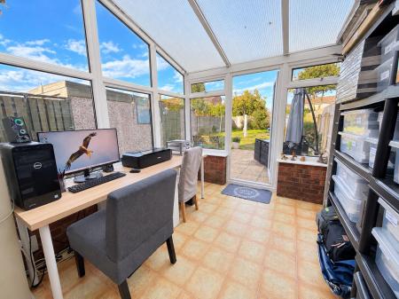 3 bedroom Semi-detached house for sale in Dore Avenue, North Hykeham, LN6