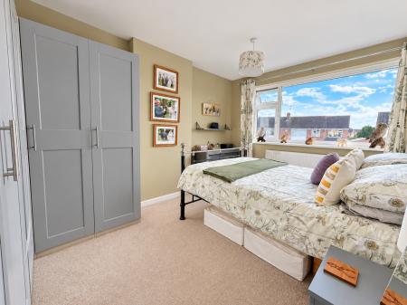 3 bedroom Semi-detached house for sale in Dore Avenue, North Hykeham, LN6