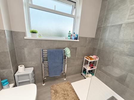 3 bedroom Semi-detached house for sale in Dore Avenue, North Hykeham, LN6