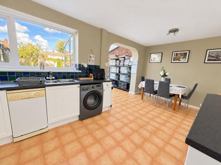 3 bedroom Semi-detached house for sale in Dore Avenue, North Hykeham, LN6