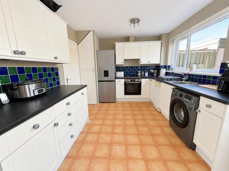 3 bedroom Semi-detached house for sale in Dore Avenue, North Hykeham, LN6