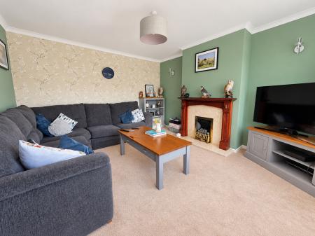 3 bedroom Semi-detached house for sale in Dore Avenue, North Hykeham, LN6