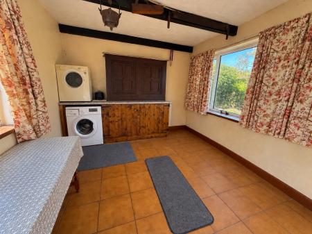 3 bedroom Semi-detached house for sale in Lincoln Road, Boothby Graffoe, LN5