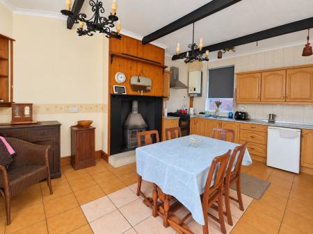3 bedroom Semi-detached house for sale in Lincoln Road, Boothby Graffoe, LN5