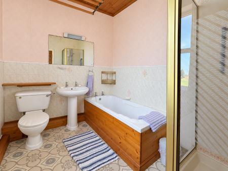 3 bedroom Semi-detached house for sale in Lincoln Road, Boothby Graffoe, LN5