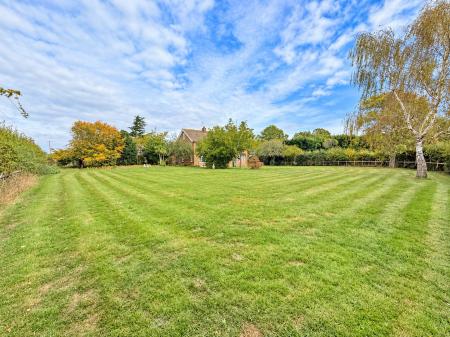 6 bedroom Detached house for sale in Main Street, Bransby, LN1