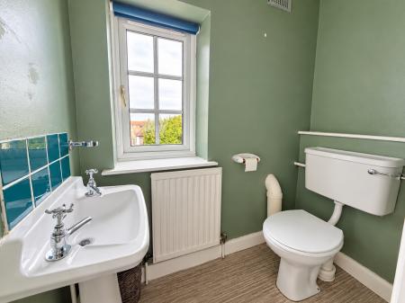 6 bedroom Detached house for sale in Main Street, Bransby, LN1