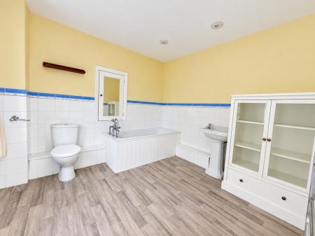 6 bedroom Detached house for sale in Main Street, Bransby, LN1