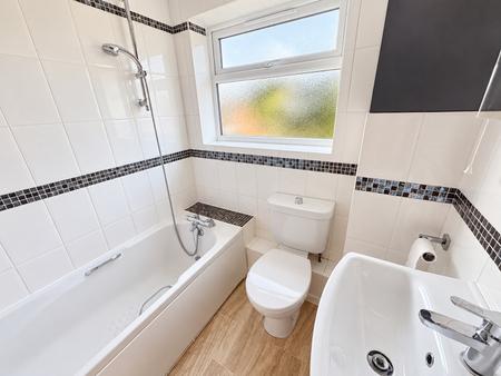 2 bedroom Semi-detached house for sale in Mendip Avenue, North Hykeham, LN6