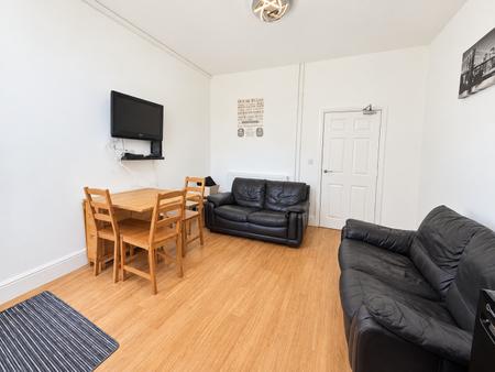6 bedroom Terraced House for sale in Boultham Avenue, Lincoln, LN5