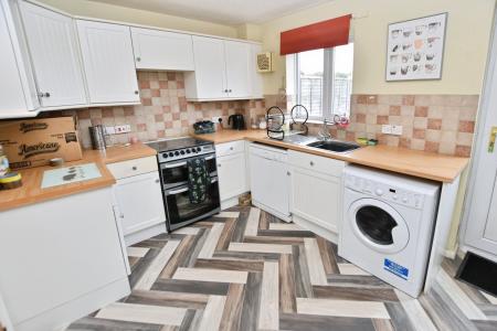 2 bedroom Semi-detached house for sale in Pine Close, Loughborough, LE11