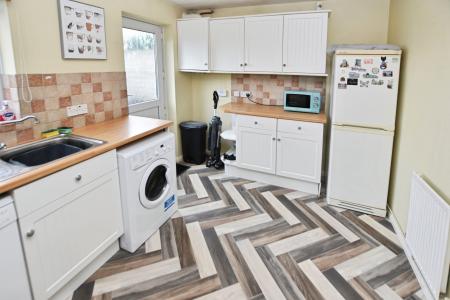 2 bedroom Semi-detached house for sale in Pine Close, Loughborough, LE11