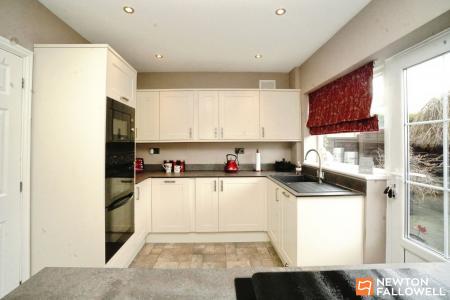 3 bedroom Semi-detached house for sale in Sandhills Close, Belton, LE12