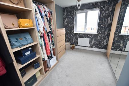 5 bedroom Detached house for sale in Dragonfly Close, East Leake, LE12