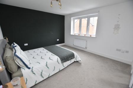 5 bedroom Detached house for sale in Dragonfly Close, East Leake, LE12