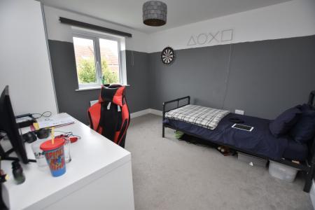 5 bedroom Detached house for sale in Dragonfly Close, East Leake, LE12