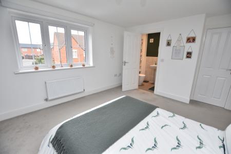 5 bedroom Detached house for sale in Dragonfly Close, East Leake, LE12