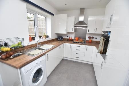 5 bedroom Detached house for sale in Dragonfly Close, East Leake, LE12