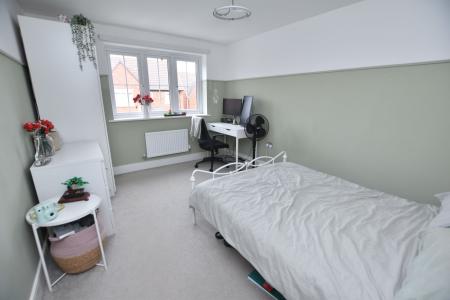 5 bedroom Detached house for sale in Dragonfly Close, East Leake, LE12