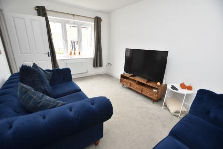 5 bedroom Detached house for sale in Dragonfly Close, East Leake, LE12