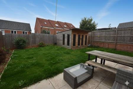 5 bedroom Detached house for sale in Dragonfly Close, East Leake, LE12