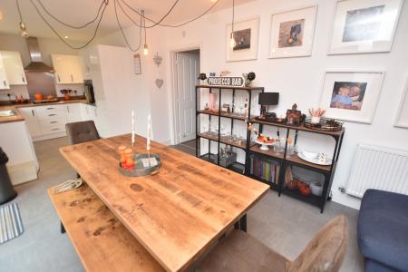 5 bedroom Detached house for sale in Dragonfly Close, East Leake, LE12