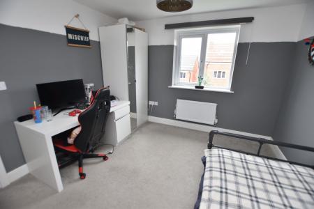 5 bedroom Detached house for sale in Dragonfly Close, East Leake, LE12